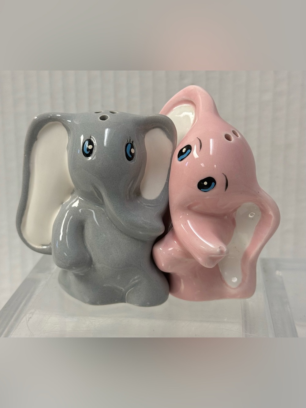 Vintage Giftcraft Interlocking Elephant Salt & Pepper Shakers - Gray & Pink